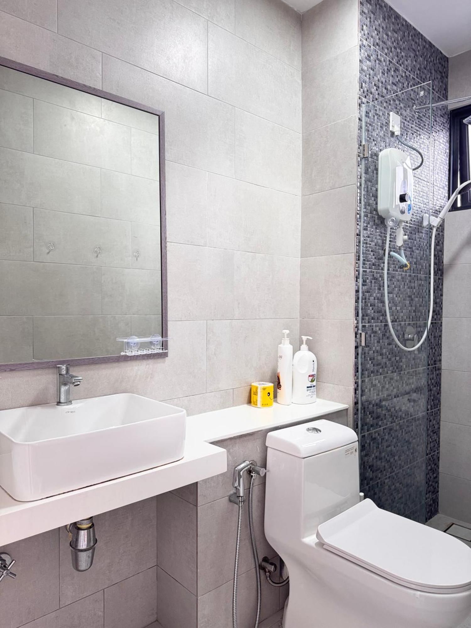The Shore By New Voyage Apartemen